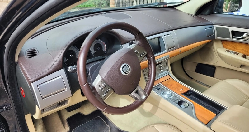 Jaguar XF cena 42000 przebieg: 194200, rok produkcji 2010 z Koszalin małe 56
